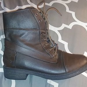 Brown winter boots